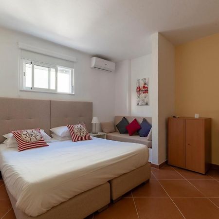 Manta Guest - Bed & Breakfast Manta Rota Bagian luar foto