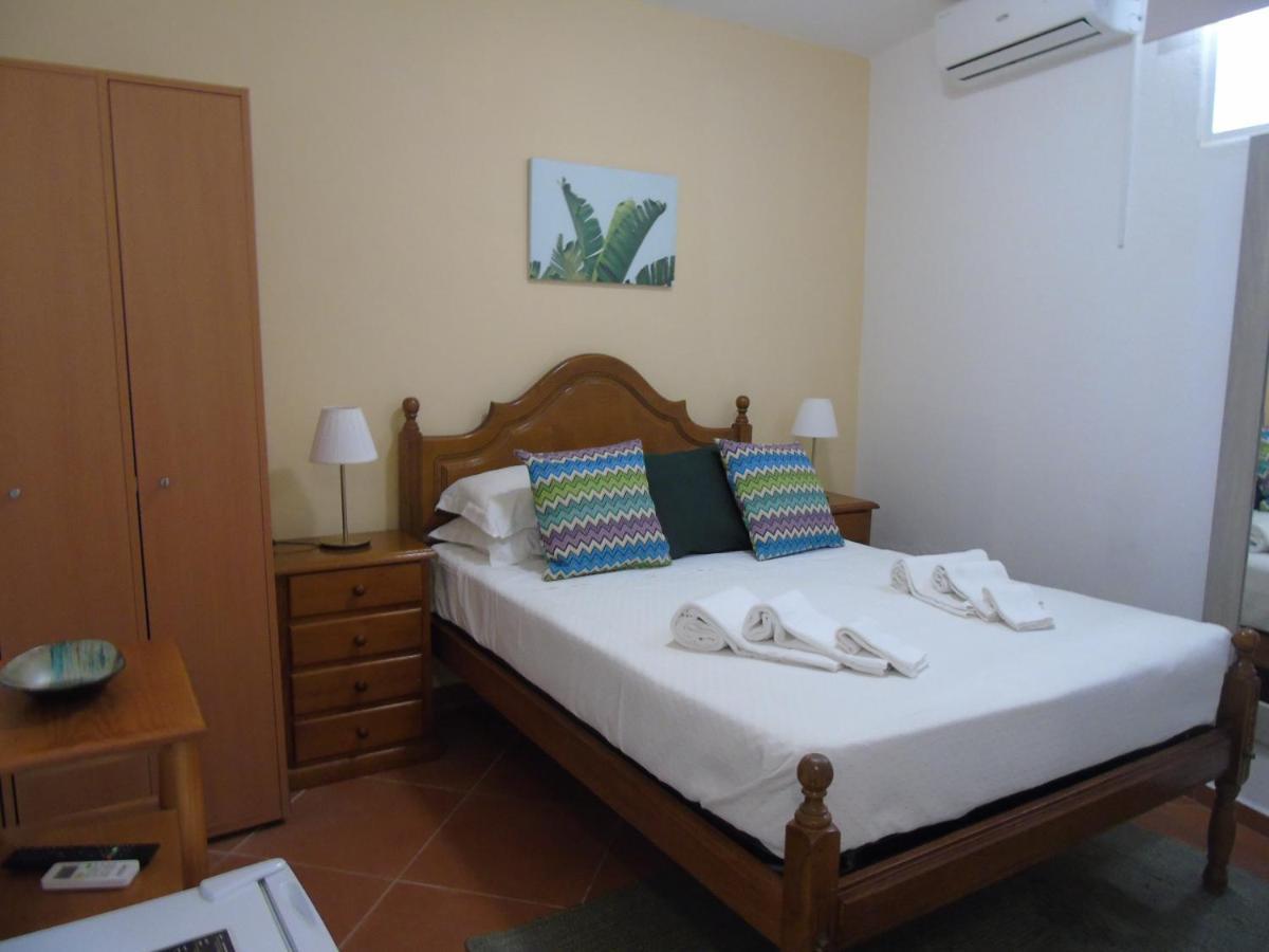 Manta Guest - Bed & Breakfast Manta Rota Bagian luar foto